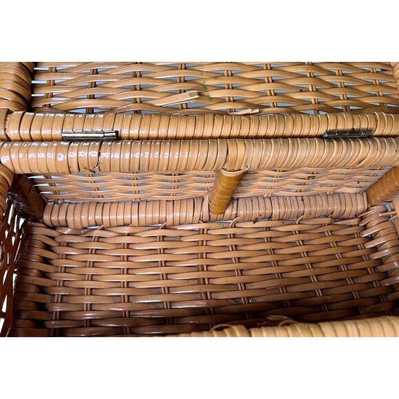 Vintage Plastic Wicker Box with Handles and Buckle Lock Closure 12x5 - Picture 7 of 7
